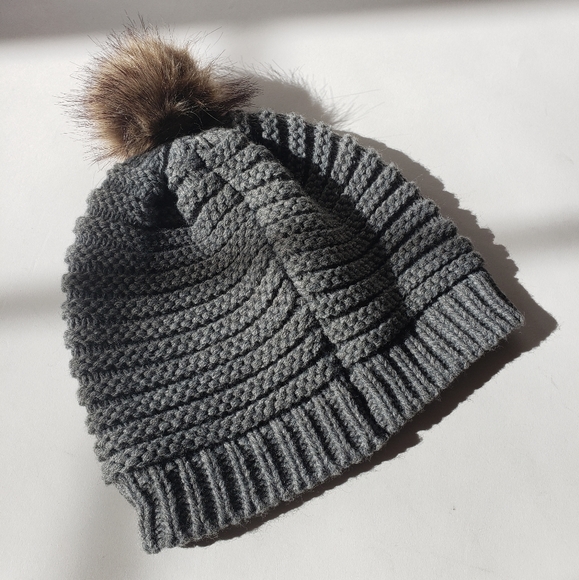 Free with purchase! Fur Pom Pom Knit-like Toque/Beanie - Picture 2 of 4